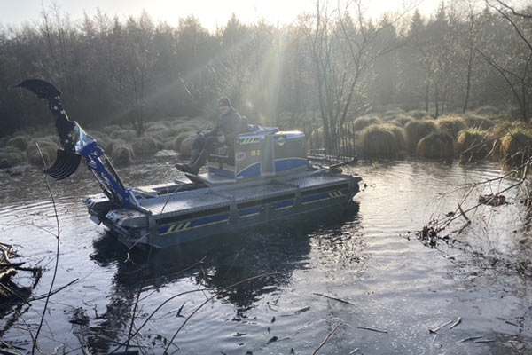Räumung von Gewässern mit Amphibienfahrzeug – Finke & Dülmer Landschaft und Umwelt GmbH Heiden